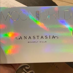 Anastasia Moon Child Glow